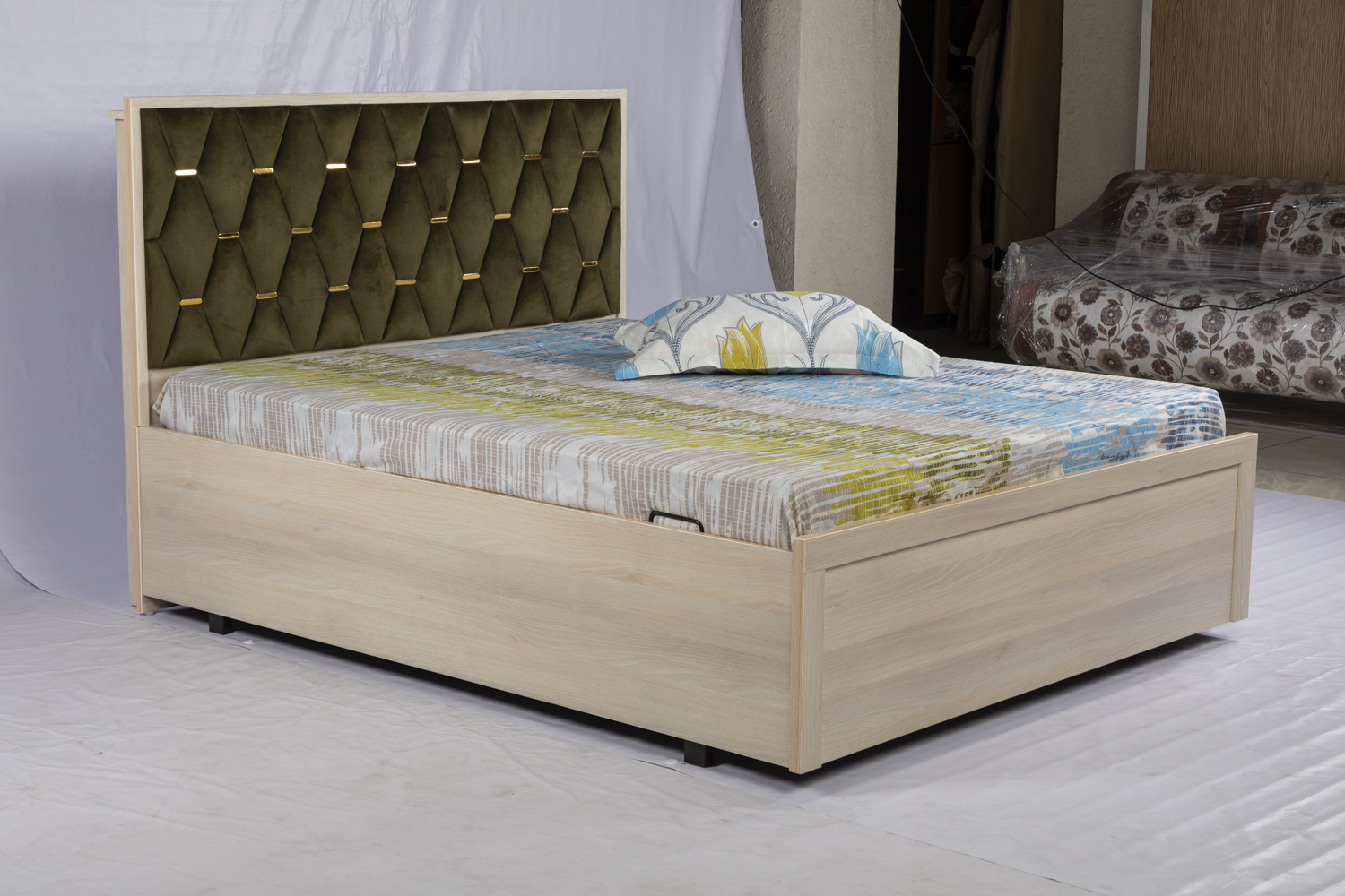 DB 752 Wooden Double Bed